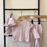 Martin Aranda Gebreide Babyset Roze – Comfortabele en Stijlvolle Babykleding