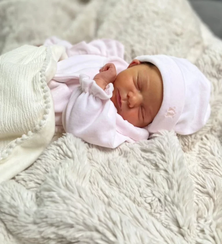 Poetree - Babymutsje Velvet Roze